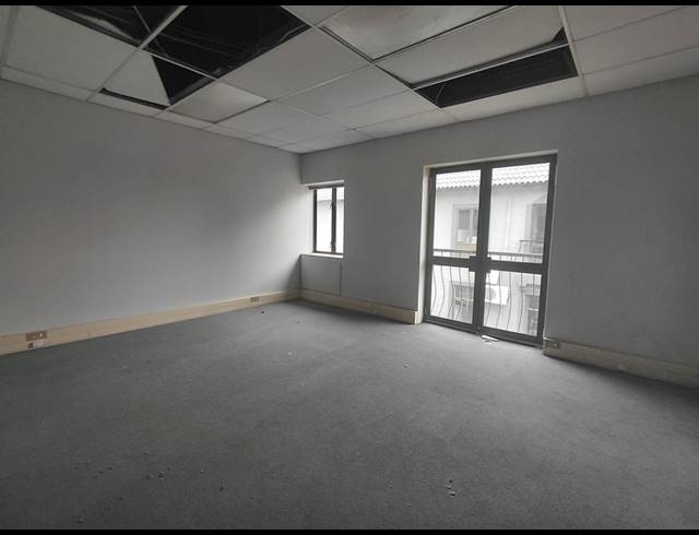 295M² OFFICE TO LET IN OLIVEDALE